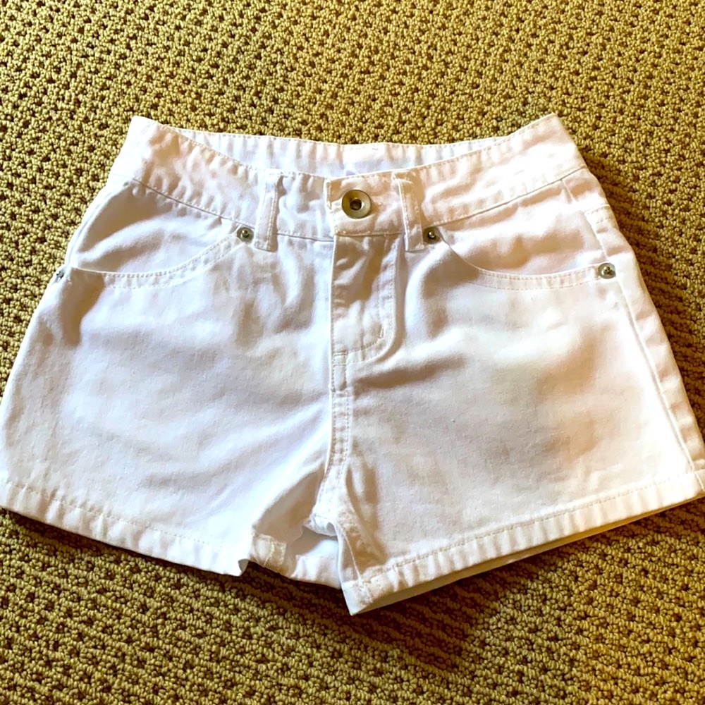 BOBBIE BROOKS KIDS WHITE SHORTS /SILVER STITCH